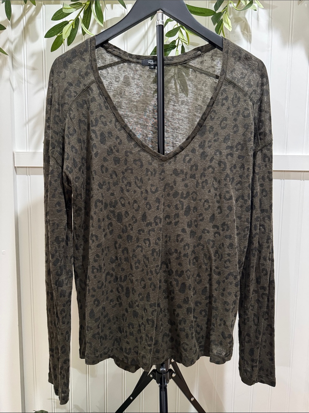 #209 RAILS Sami Olive Green Cheetah Print V-Neck Long Sleeve Top M